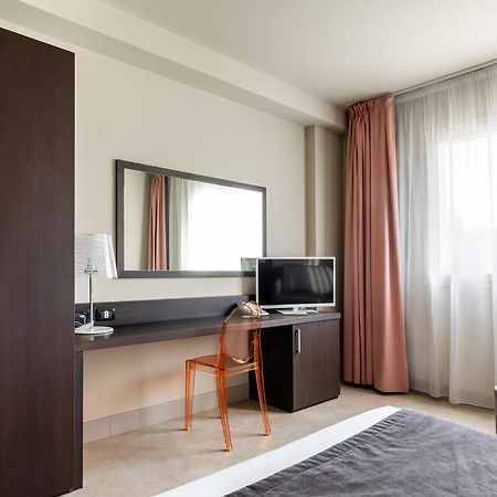 Anusca Palace Hotel 카스텔산피에트로테르메 외부 사진