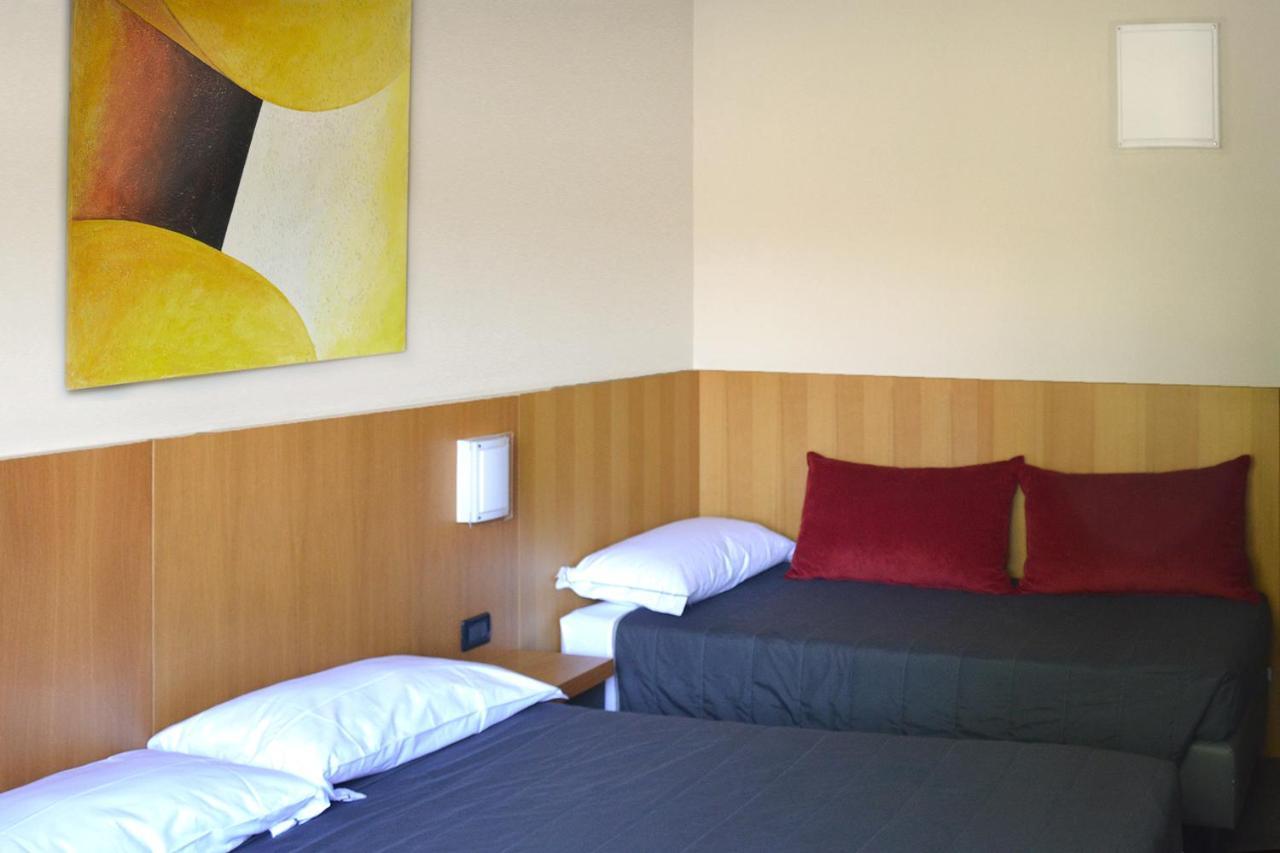 Anusca Palace Hotel 카스텔산피에트로테르메 외부 사진