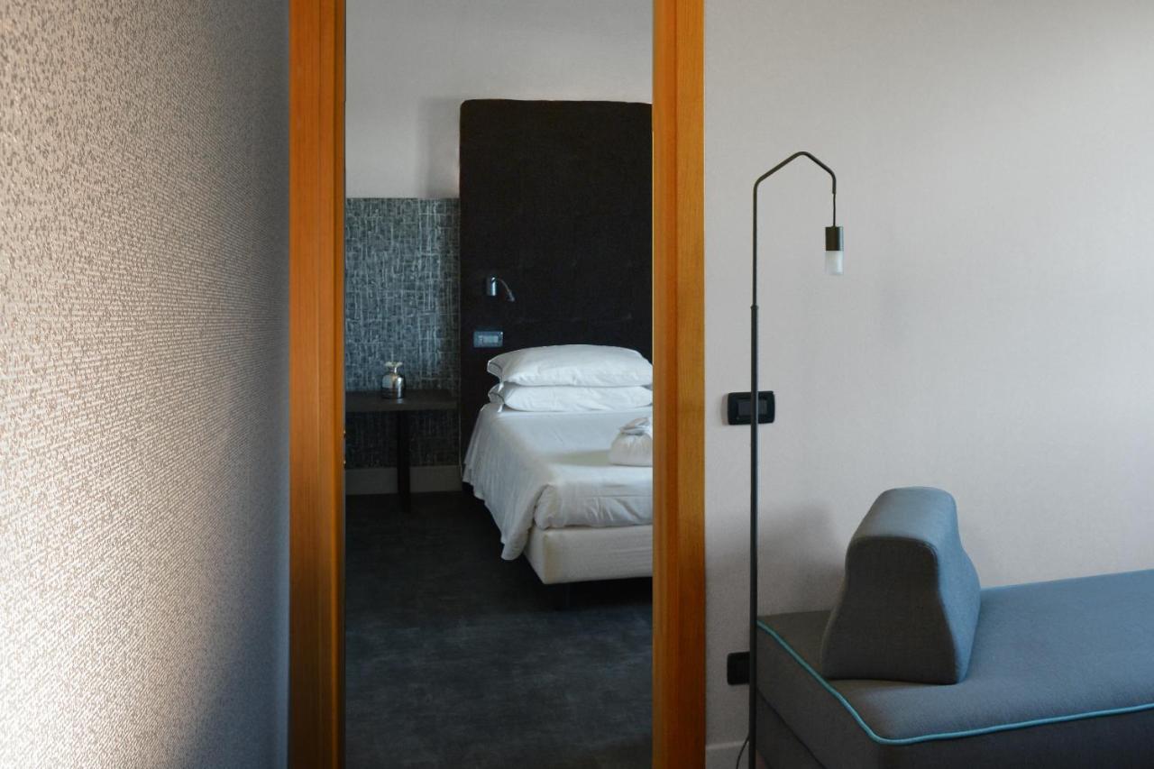 Anusca Palace Hotel 카스텔산피에트로테르메 외부 사진