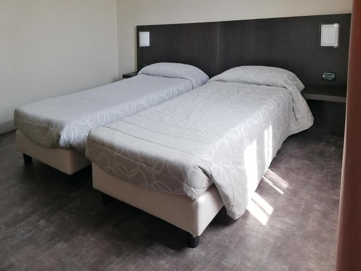 Anusca Palace Hotel 카스텔산피에트로테르메 외부 사진