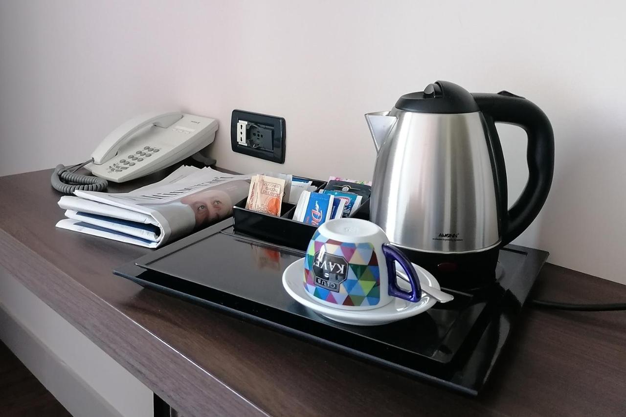 Anusca Palace Hotel 카스텔산피에트로테르메 외부 사진
