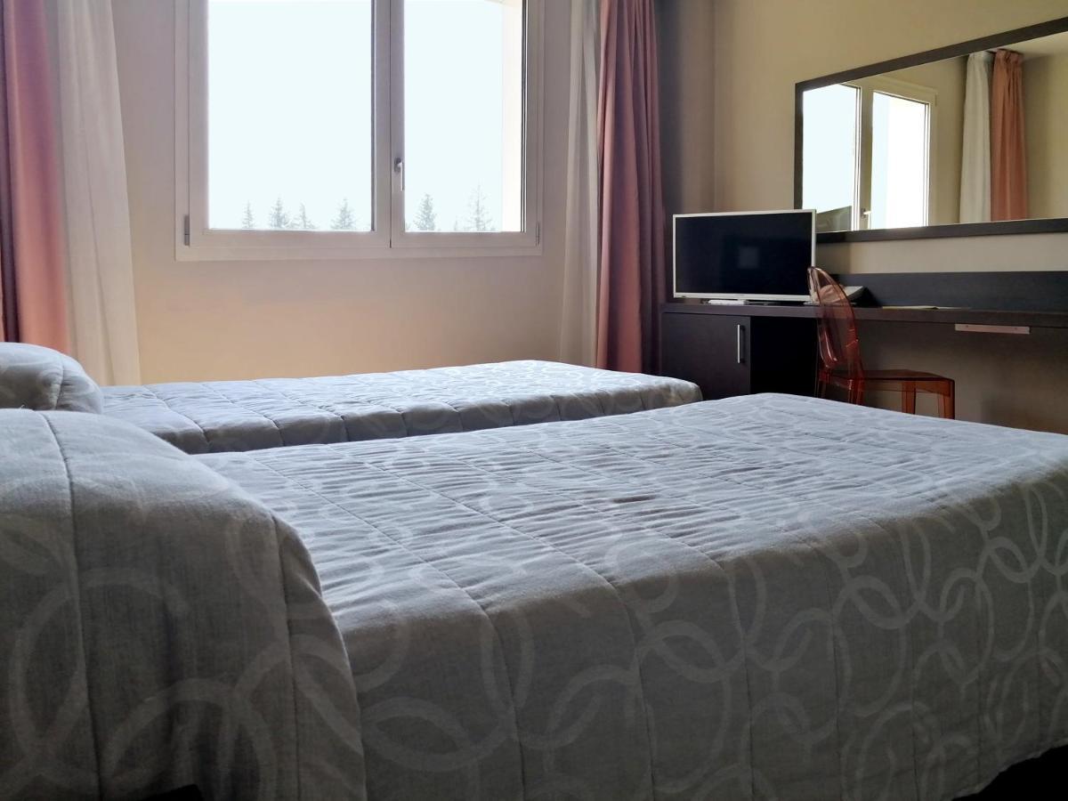 Anusca Palace Hotel 카스텔산피에트로테르메 외부 사진