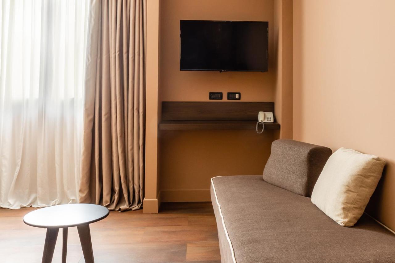 Anusca Palace Hotel 카스텔산피에트로테르메 외부 사진