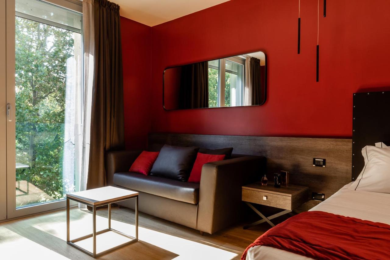 Anusca Palace Hotel 카스텔산피에트로테르메 외부 사진