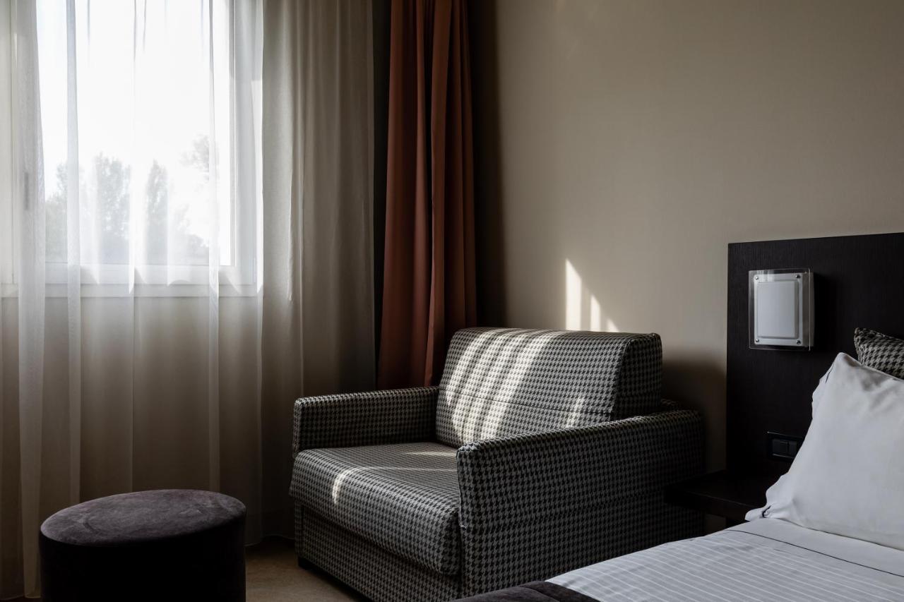 Anusca Palace Hotel 카스텔산피에트로테르메 외부 사진