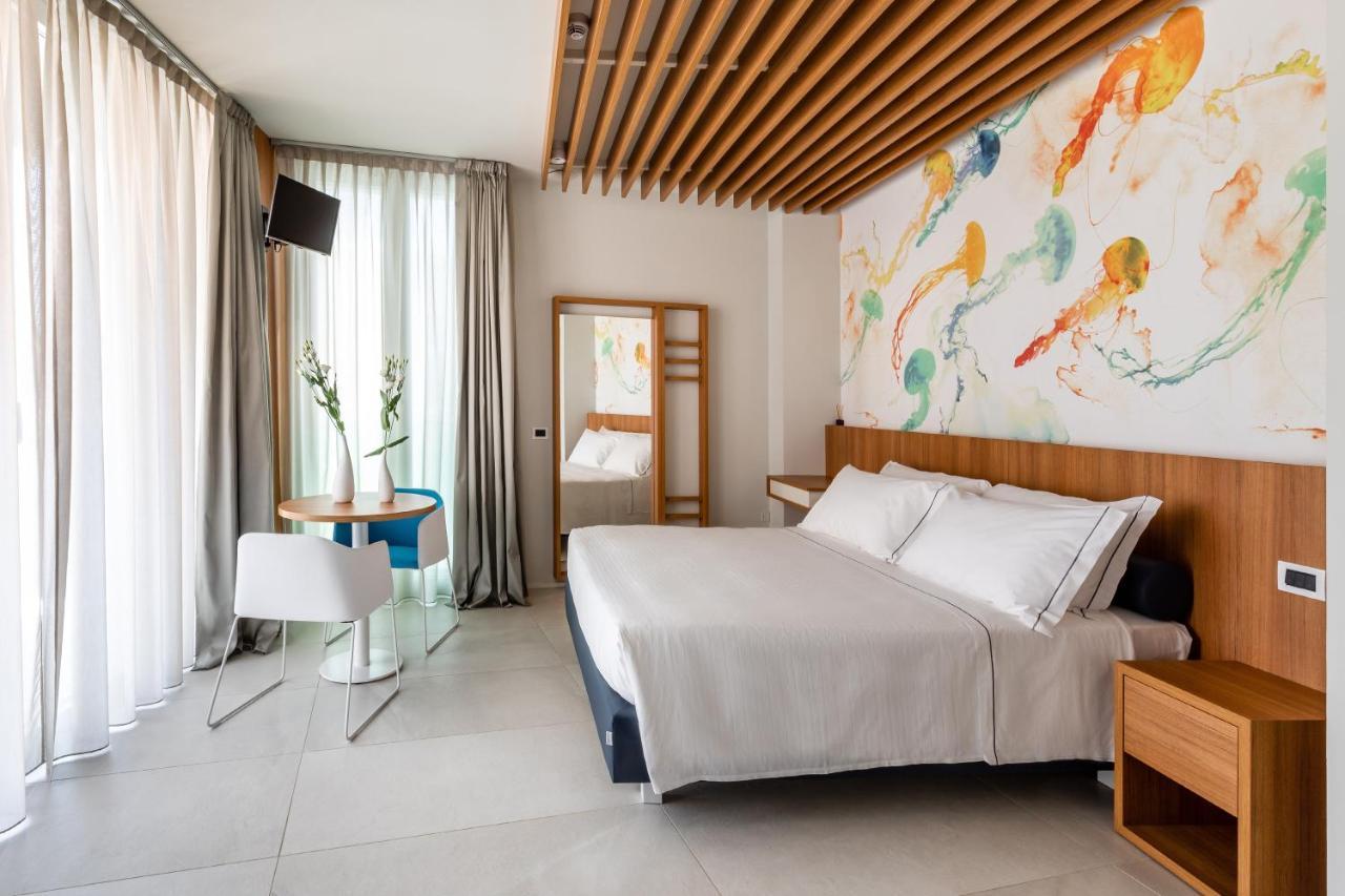 Anusca Palace Hotel 카스텔산피에트로테르메 외부 사진