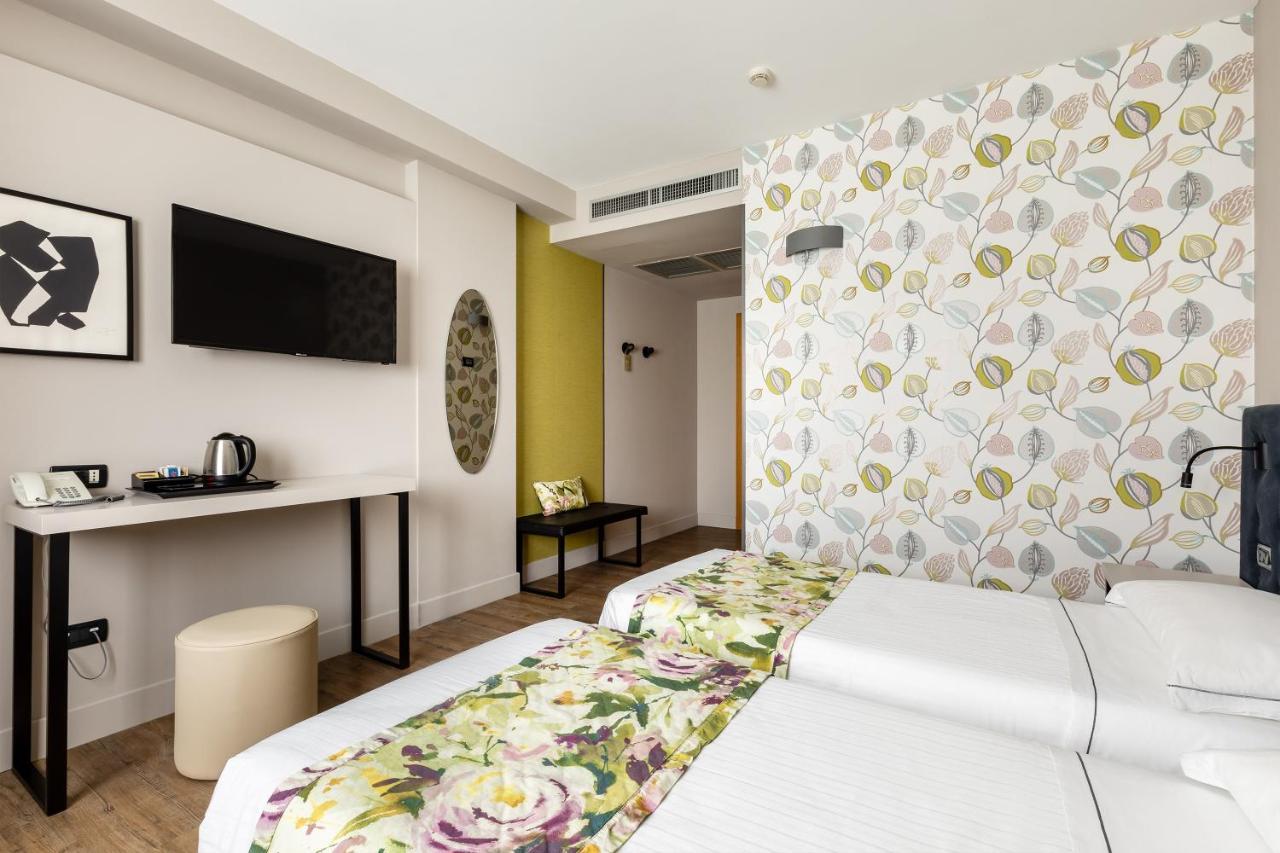 Anusca Palace Hotel 카스텔산피에트로테르메 외부 사진