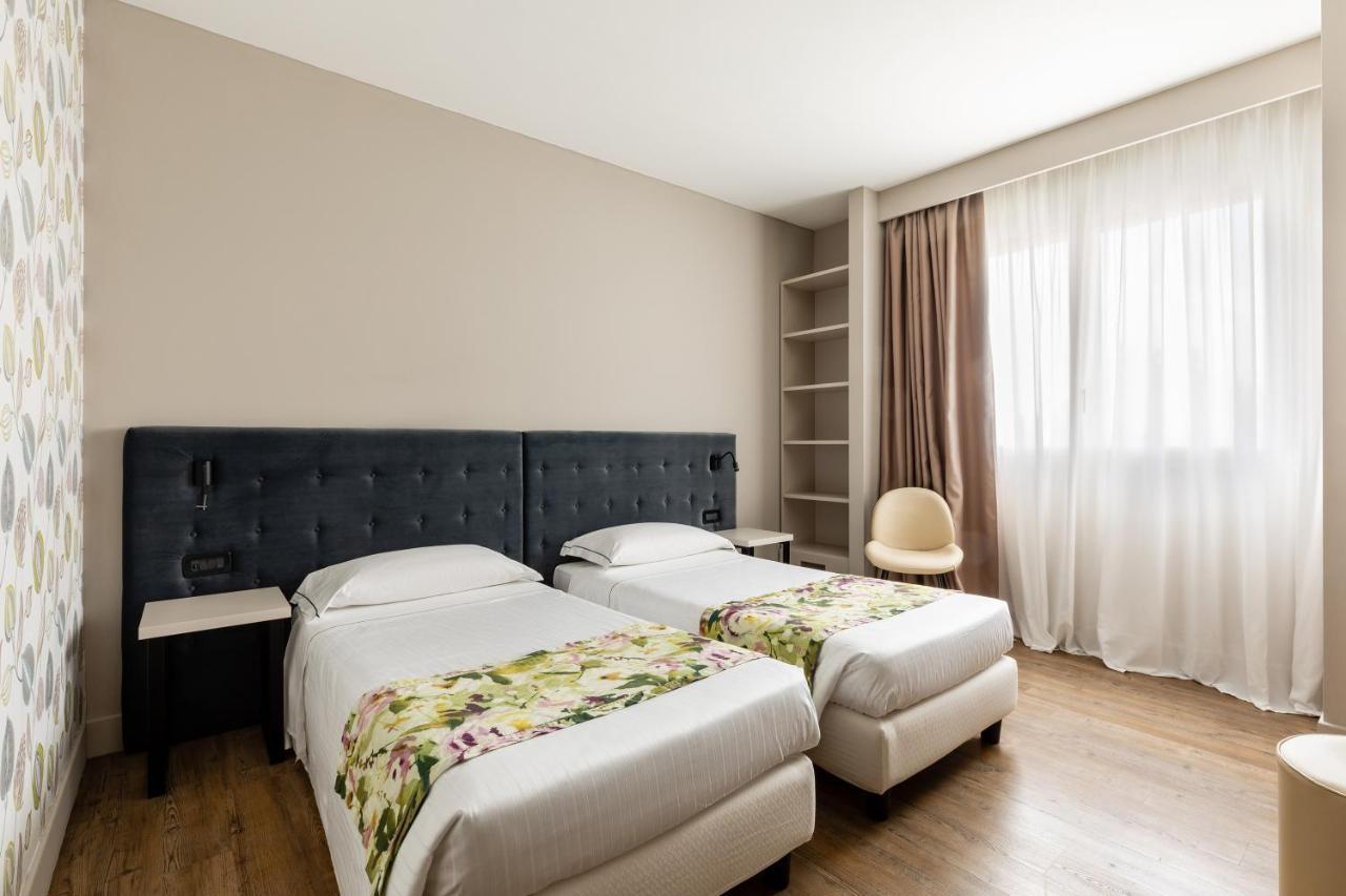 Anusca Palace Hotel 카스텔산피에트로테르메 외부 사진