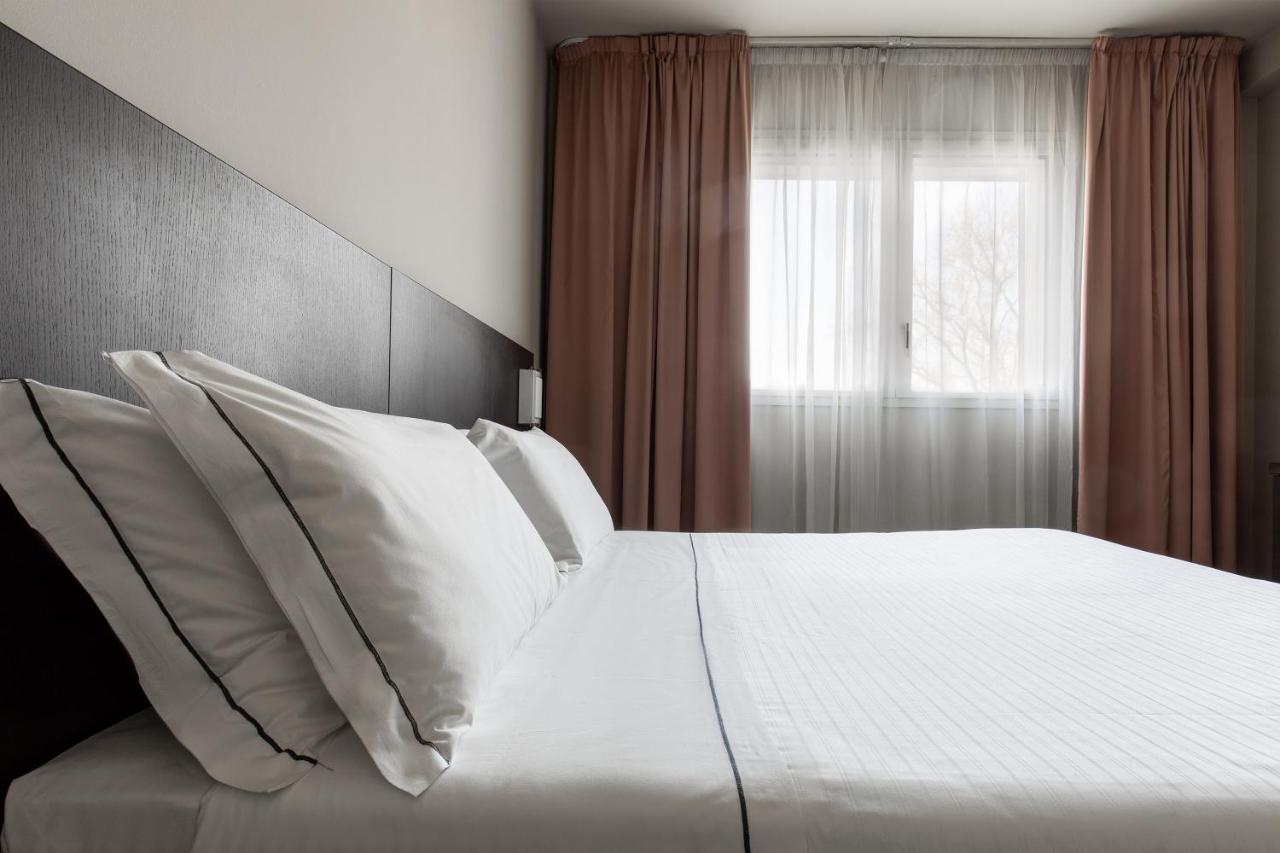 Anusca Palace Hotel 카스텔산피에트로테르메 외부 사진