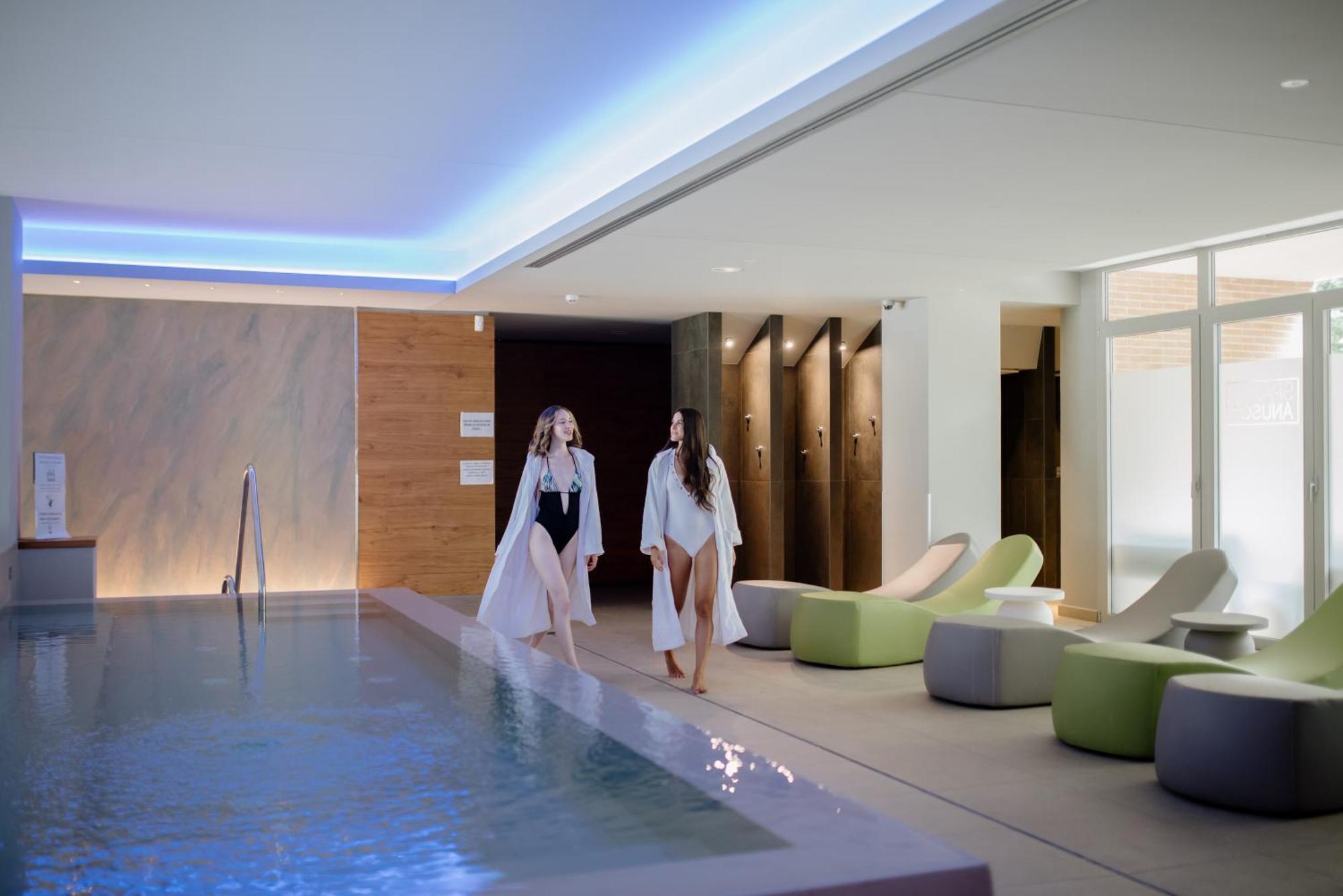 Anusca Palace Hotel 카스텔산피에트로테르메 외부 사진