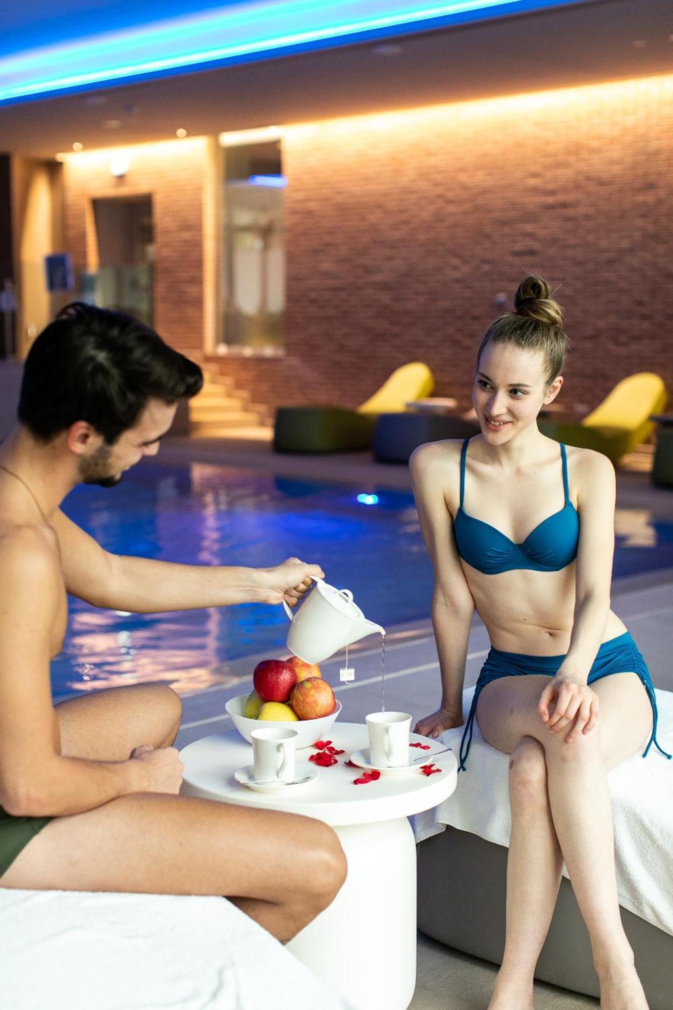 Anusca Palace Hotel 카스텔산피에트로테르메 외부 사진