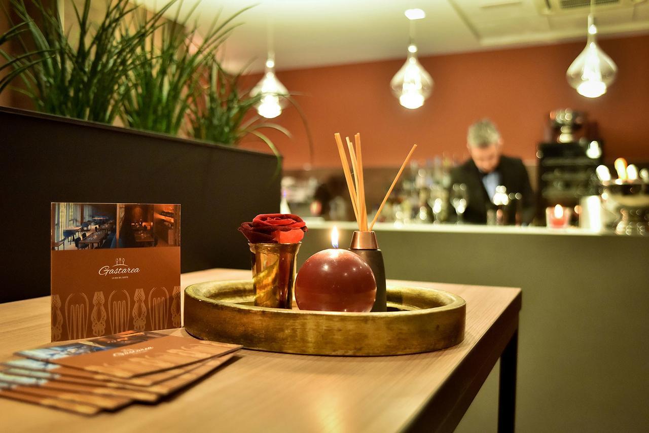 Anusca Palace Hotel 카스텔산피에트로테르메 외부 사진