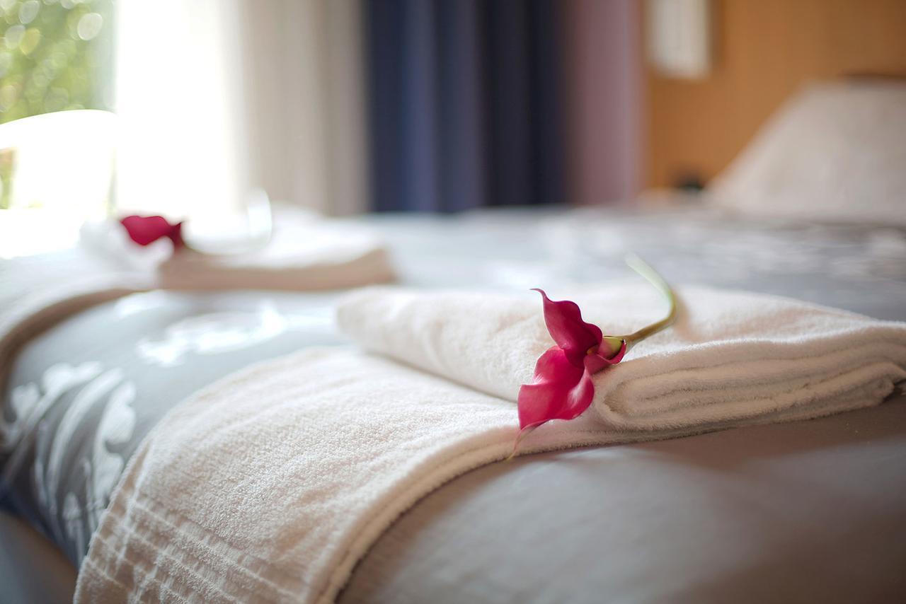 Anusca Palace Hotel 카스텔산피에트로테르메 외부 사진