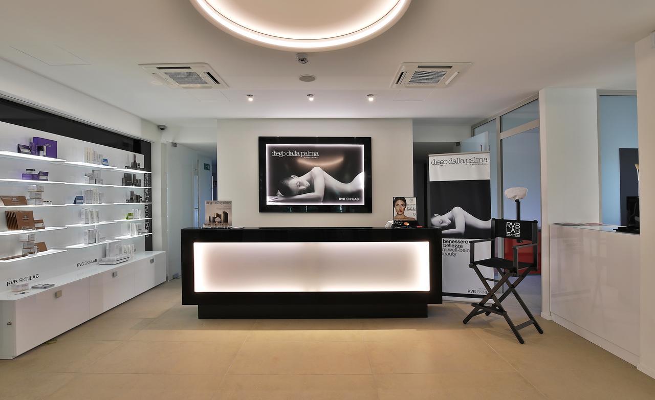 Anusca Palace Hotel 카스텔산피에트로테르메 외부 사진