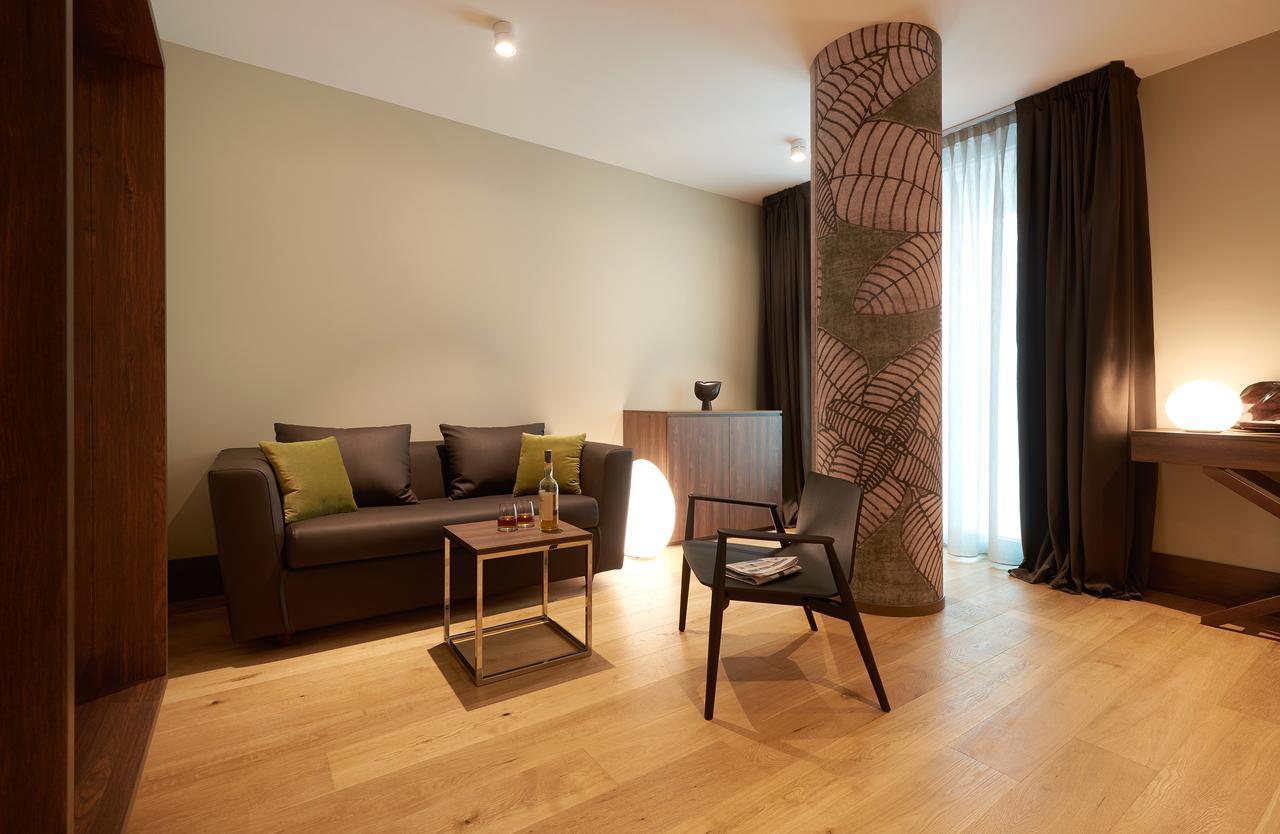 Anusca Palace Hotel 카스텔산피에트로테르메 외부 사진