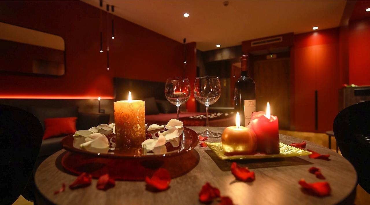 Anusca Palace Hotel 카스텔산피에트로테르메 외부 사진