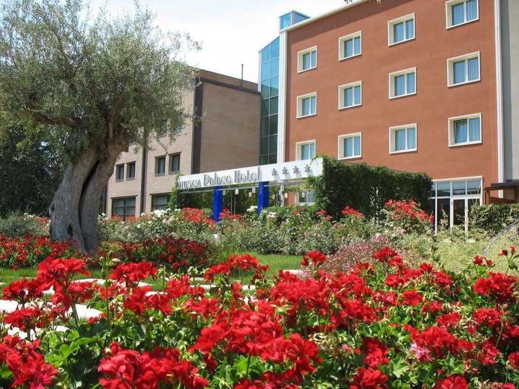 Anusca Palace Hotel 카스텔산피에트로테르메 외부 사진